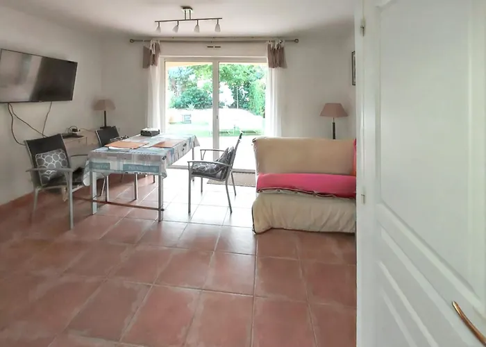 Dom wakacyjny Maison De Confortable Avec Jardin Et Terrasse Au Lavandou Le Lavandou